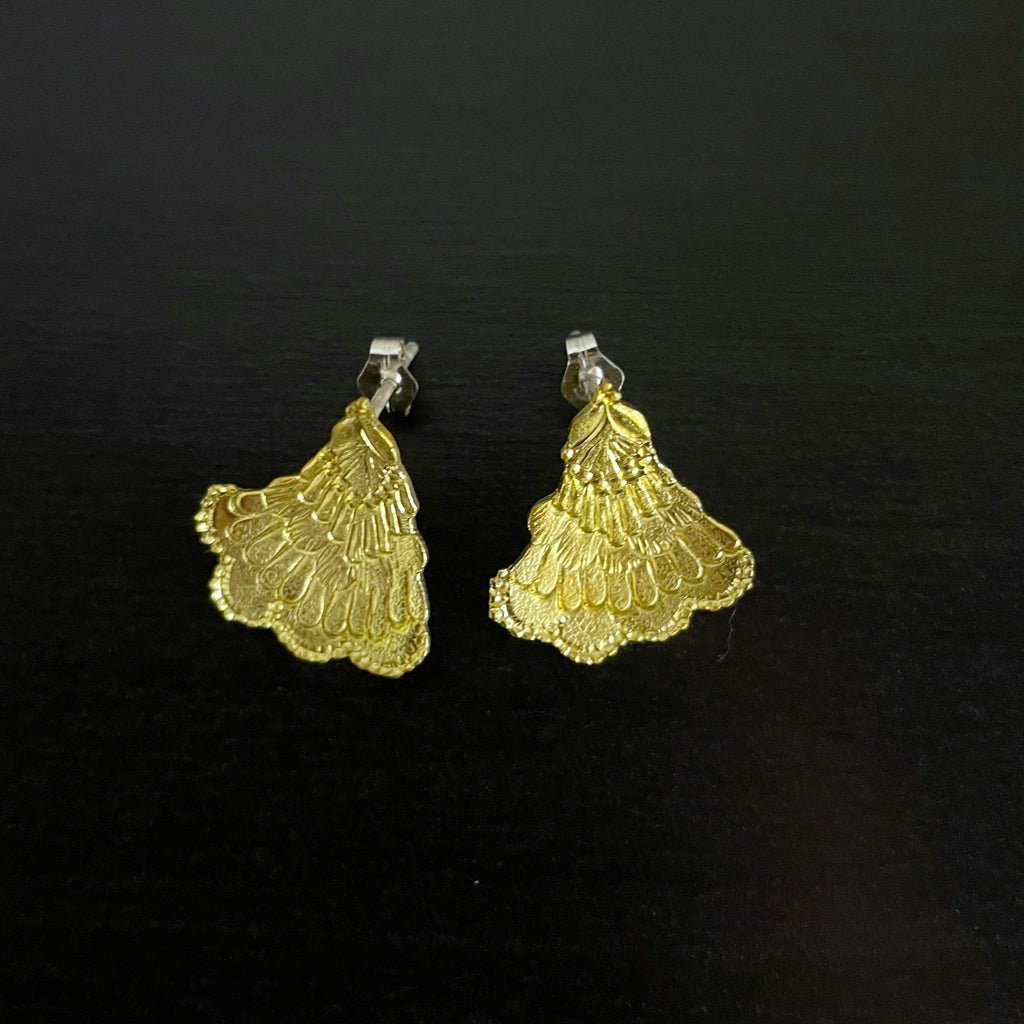 Pierced earrings, flower fan
