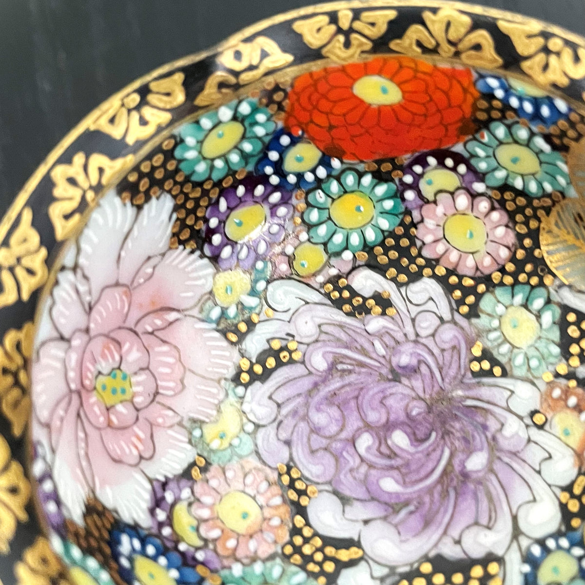 Fine-grained flower-patterned Sake cup
