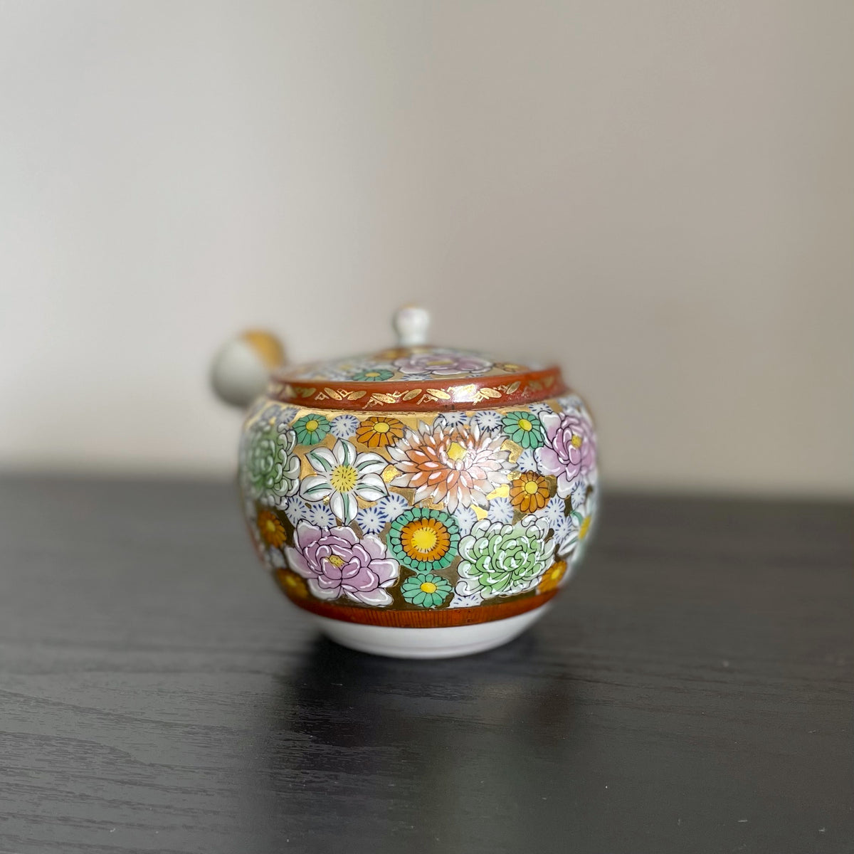 Kutani, floral design, gilt