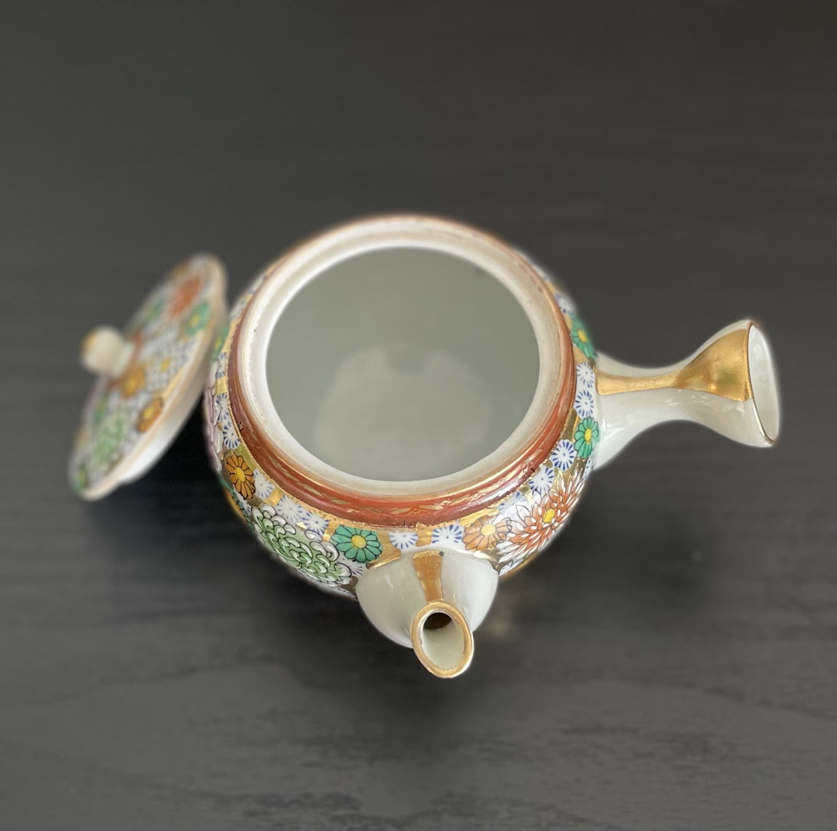 Kutani, floral design, gilt
