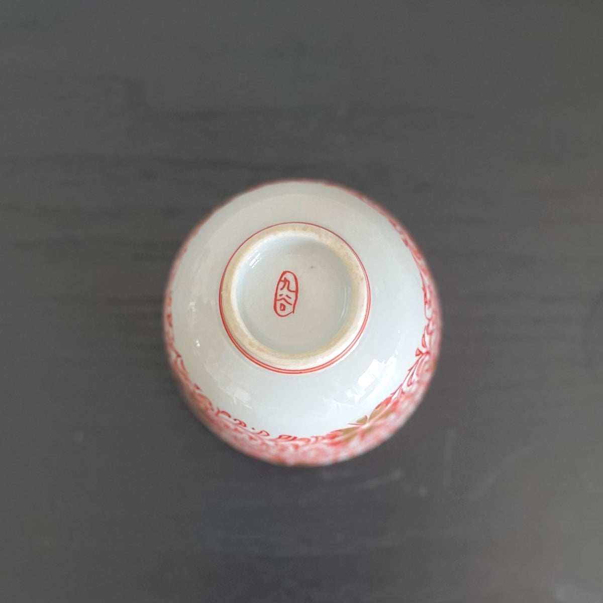 Tea set with arabesque flowers