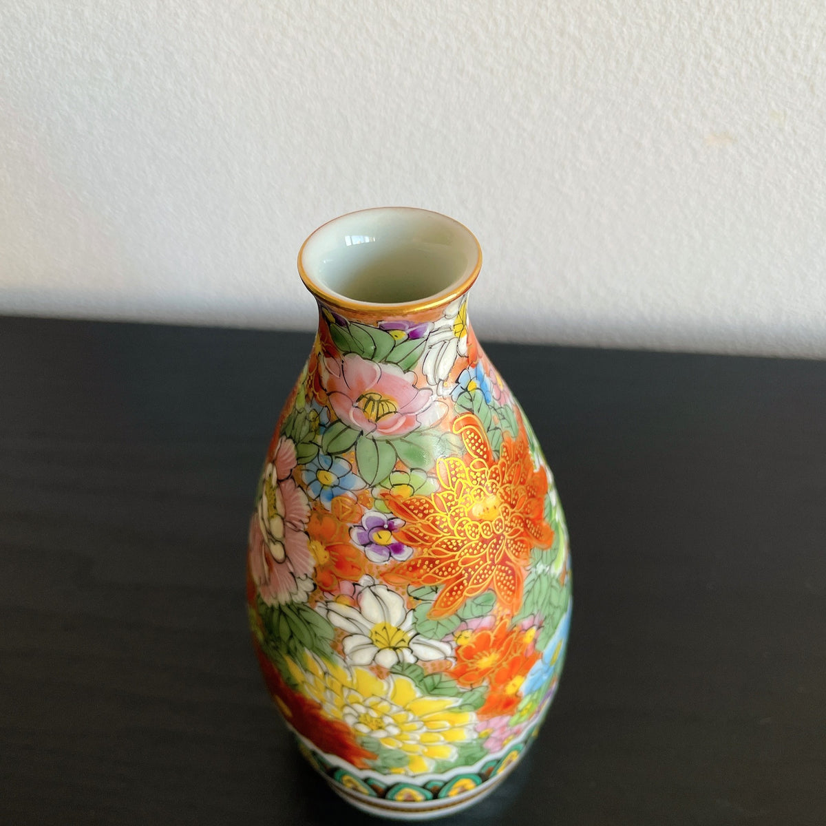 Kutani ”Kin-en” flower-filled sake bottle or flower vase