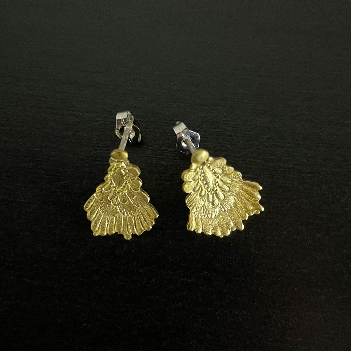 Pierced earrings, flower fan