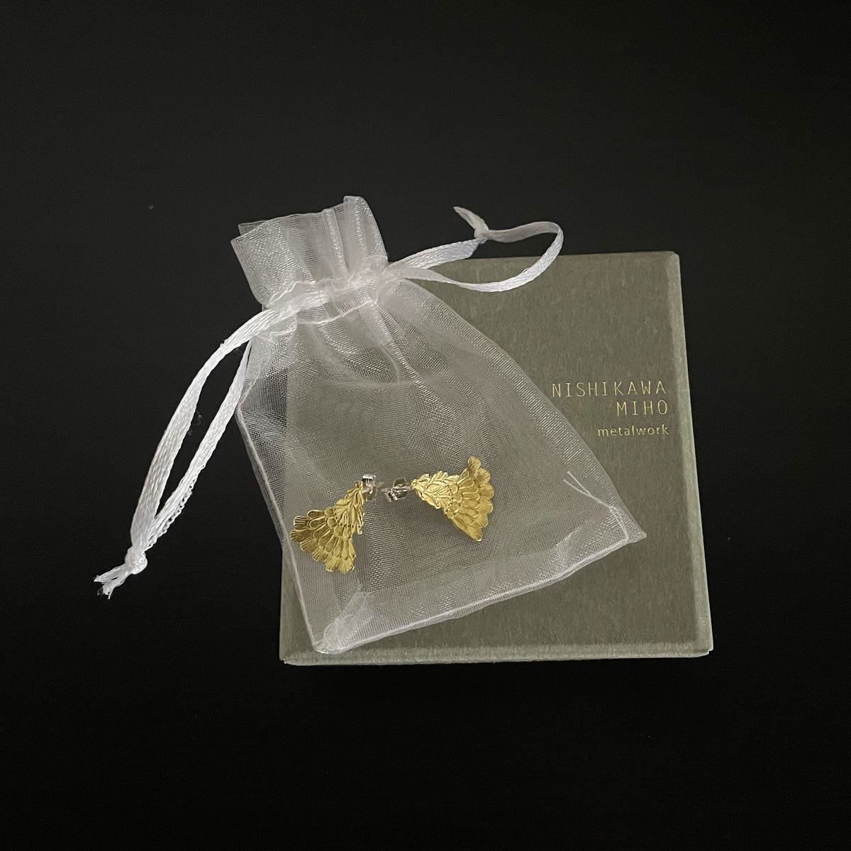 Pierced earrings, flower fan