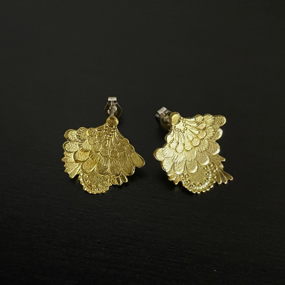 Pierced earrings, flower fan