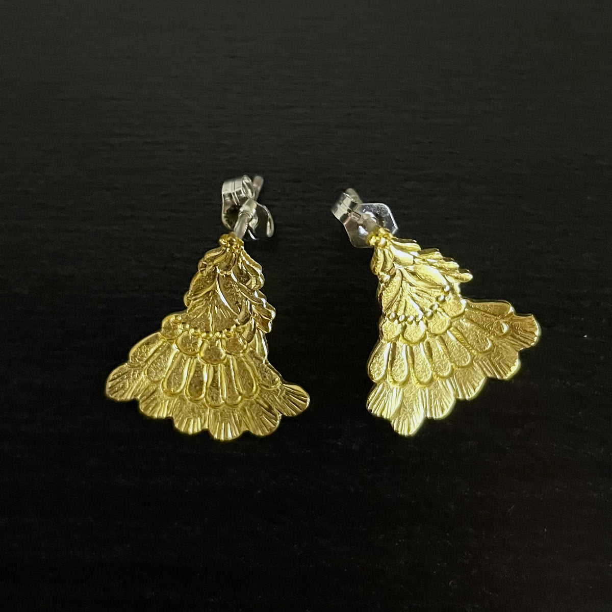 Pierced earrings, flower fan