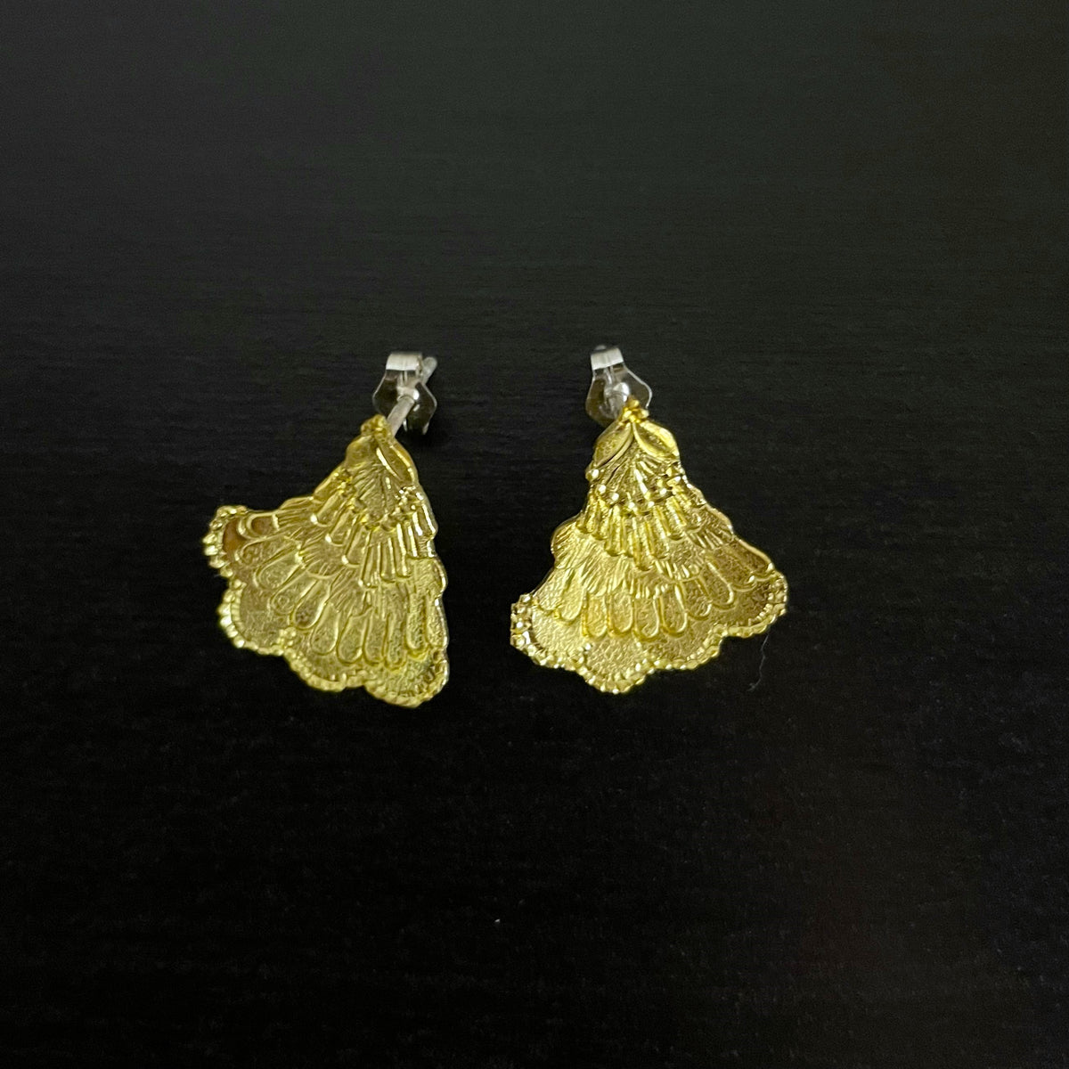 Pierced earrings, flower fan