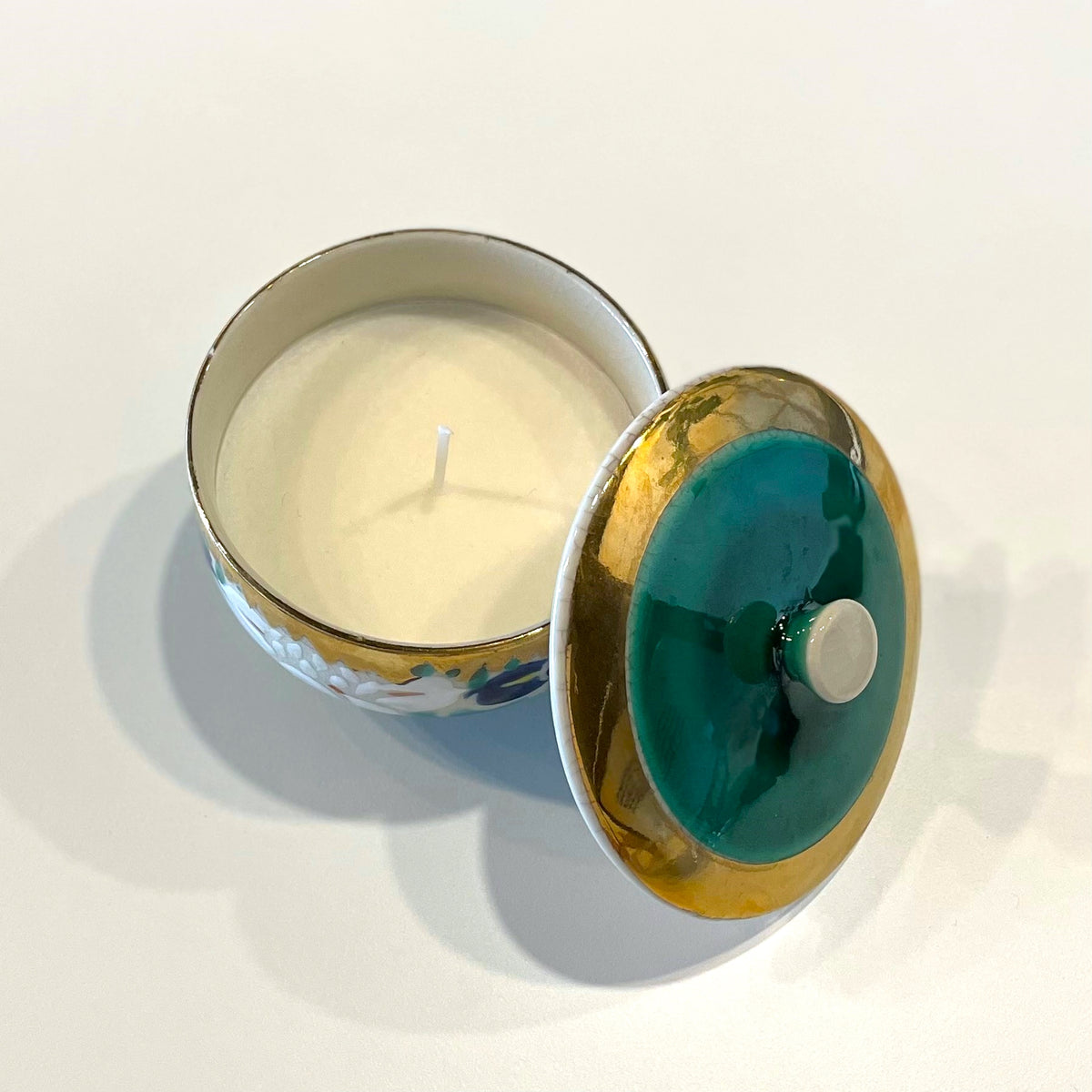 Iris Teacup with lid