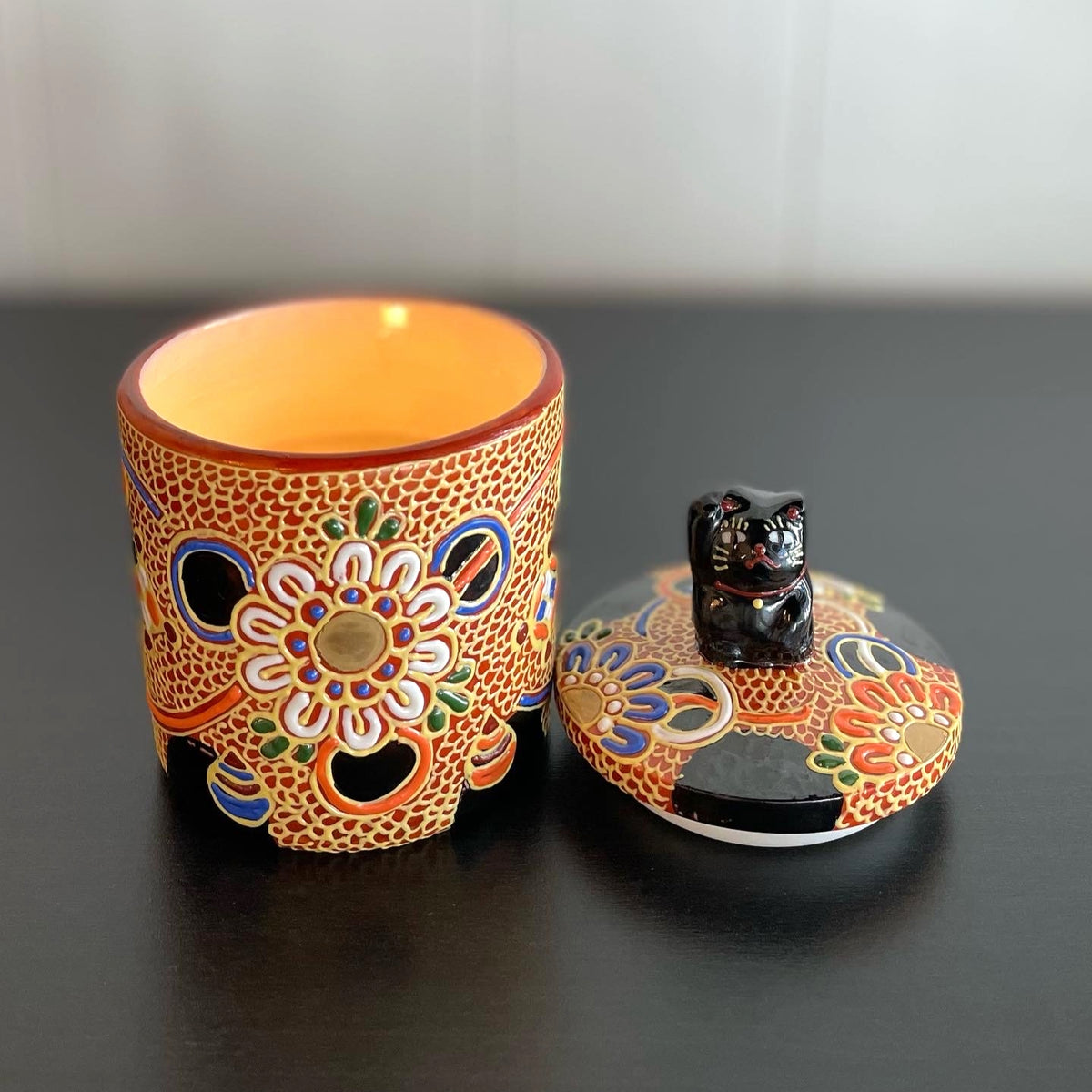 Massage oil candle ~Yabuya~ Black Maneki Neko