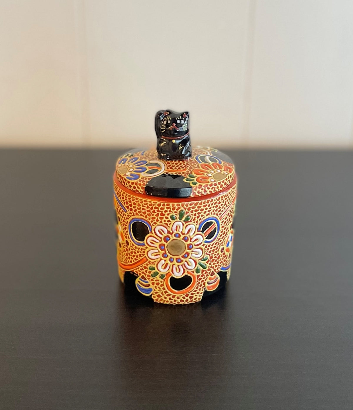 Massage oil candle ~Yabuya~ Black Maneki Neko